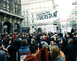 Demonstration gegen Schwarz-Blau, 2000

Analoger C-Print, ca. 24 x 30 cm, gerahmt
Auflage: 10 + 5 AP, rückseitig signiert

Ausrufpreis: 400,-